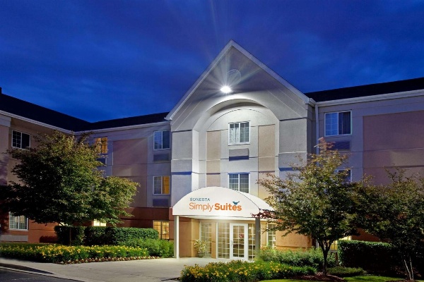 Sonesta Simply Suites Chicago Waukegan image 1